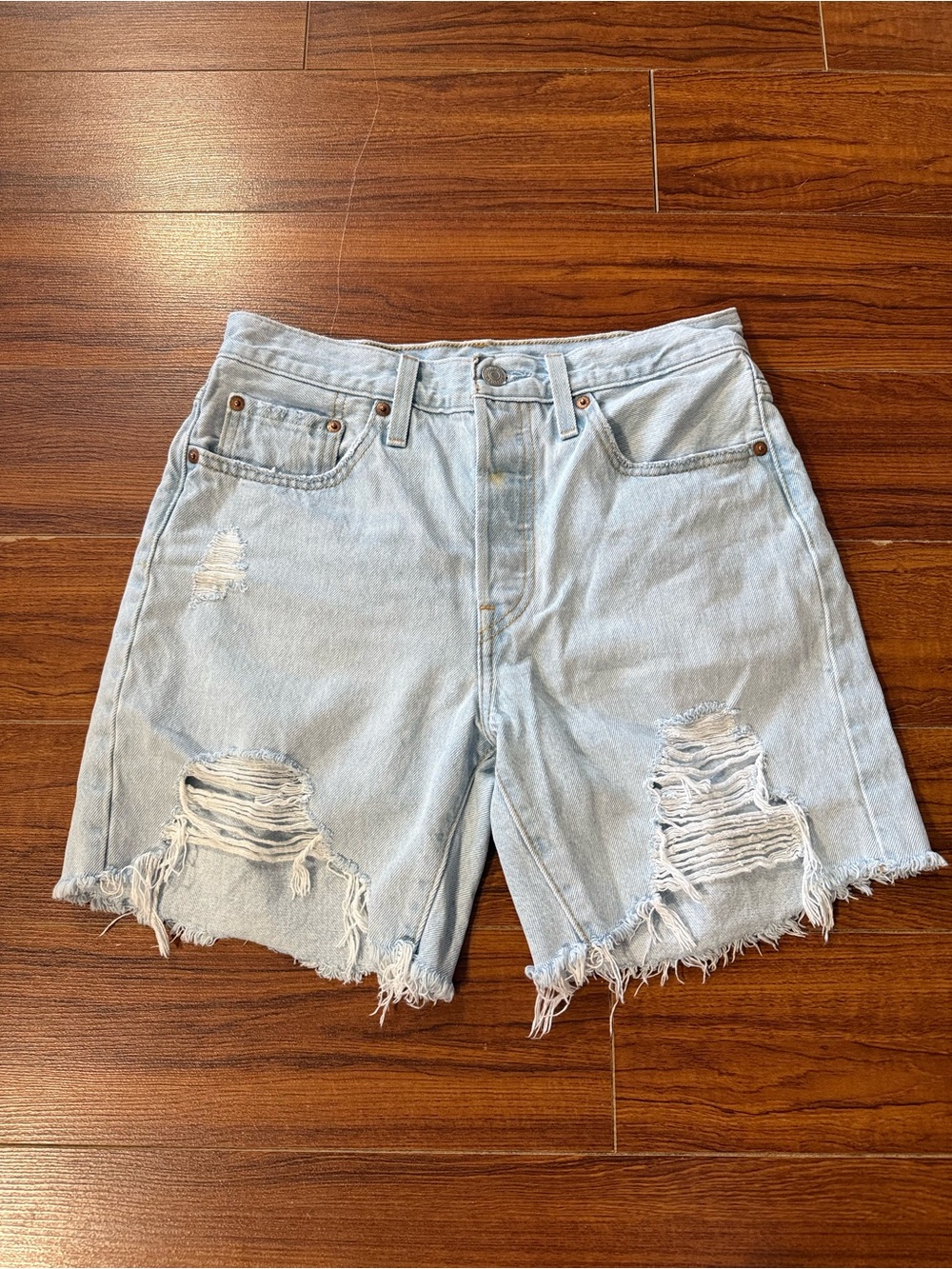 Levi’s Jean Shorts fits size 28